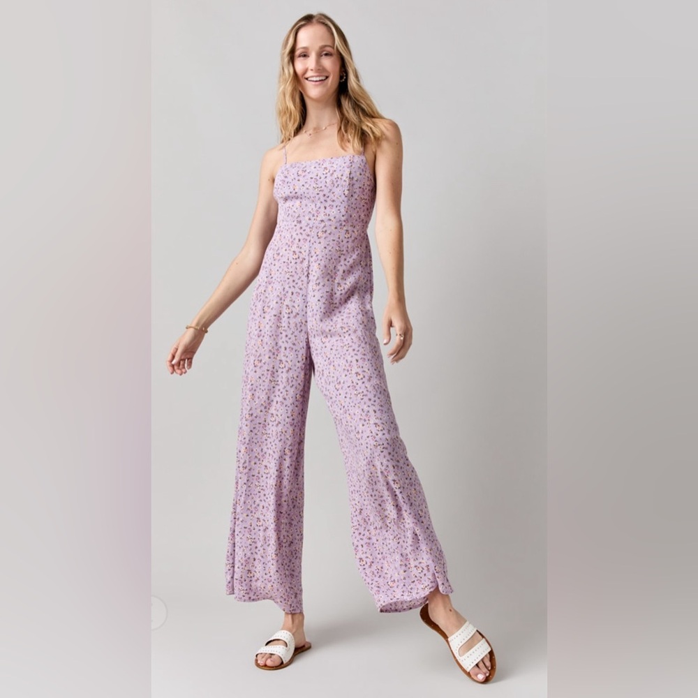 New Francesca’s Lucia Sleeveless Lavender Floral Print Bow Back Jumpsuit